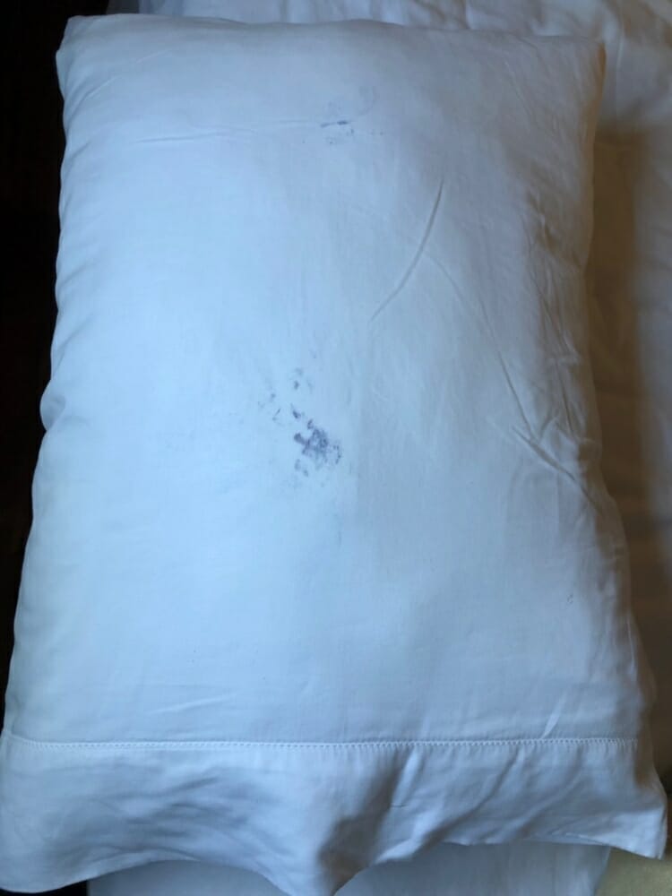 How to Get Rid of Purple Stains on My Pillow? Natural Solutions to the Problem