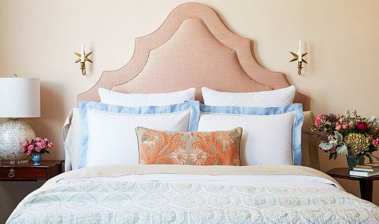 What Size Pillows for a Queen Bed – A Guide to Finding the Perfect Fit