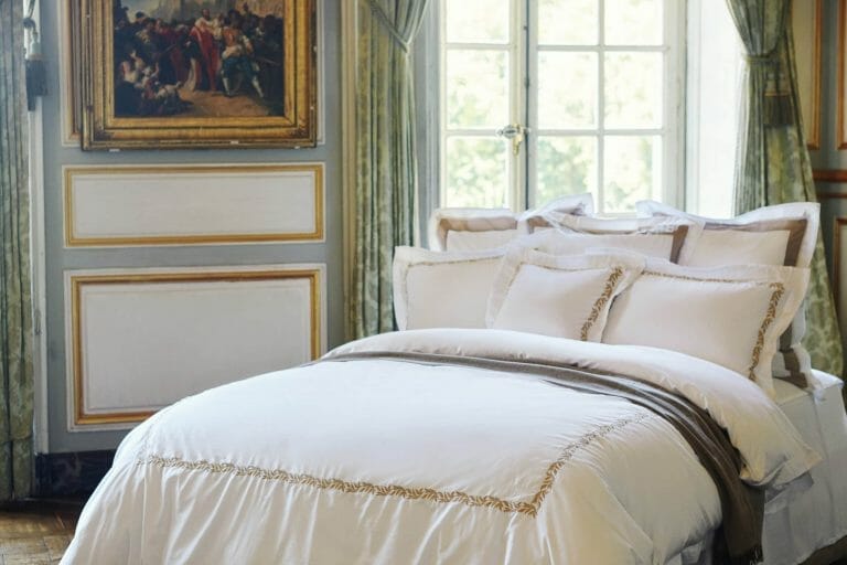 Expert Tips on How to Wash a Silk Comforter at Home
