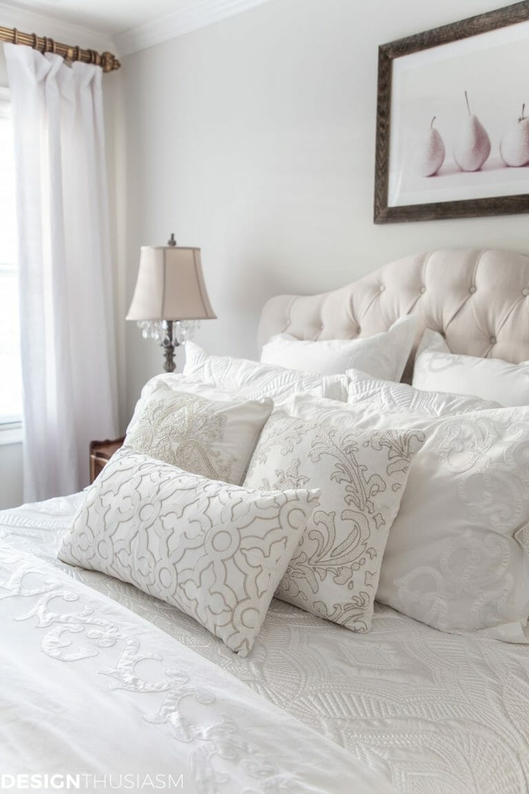 How To Decorate A Bed With A White Comforter?