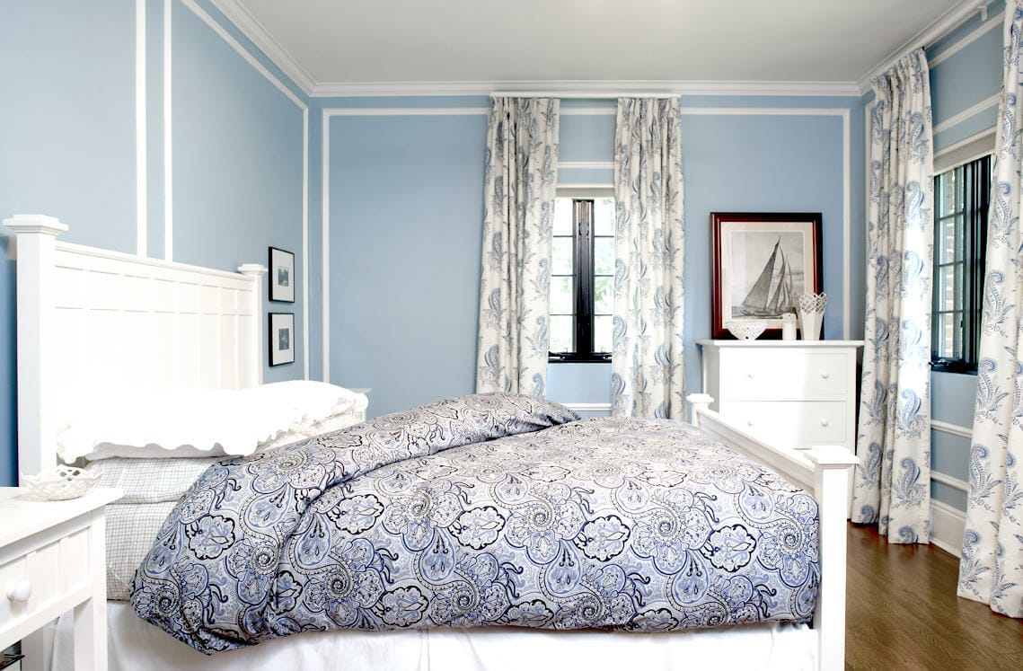 What Color Comforter Goes With Light Blue Walls? Expert Guide