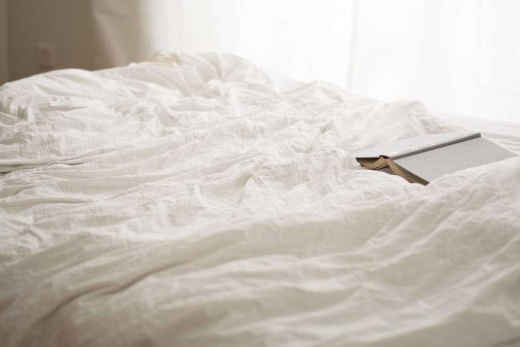 how to remove lint from bed sheets 2 - How To Remove Lint From Bed Sheets: Click Away the Fuzz!